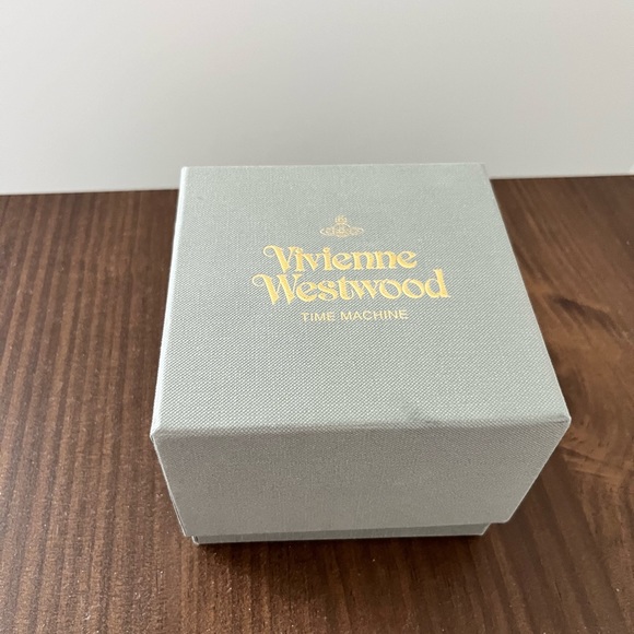 Vivienne Westwood watch, white strap, new condition - Picture 6 of 6